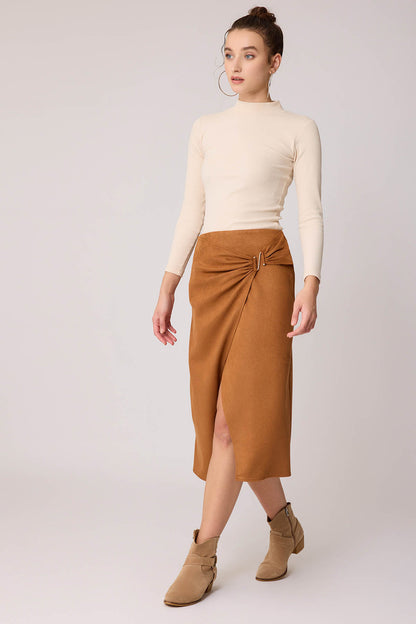 SKIRT WITH FRONT BUCKLE SPLIT