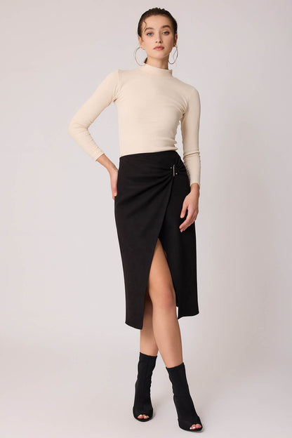 SKIRT WITH FRONT BUCKLE SPLIT