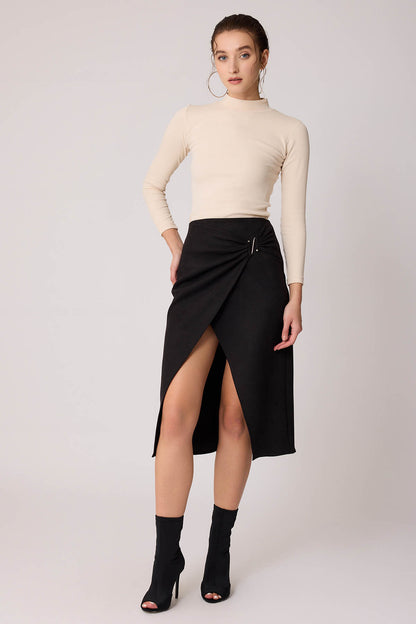 SKIRT WITH FRONT BUCKLE SPLIT