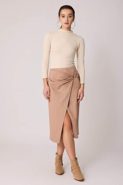 SKIRT WITH FRONT BUCKLE SPLIT