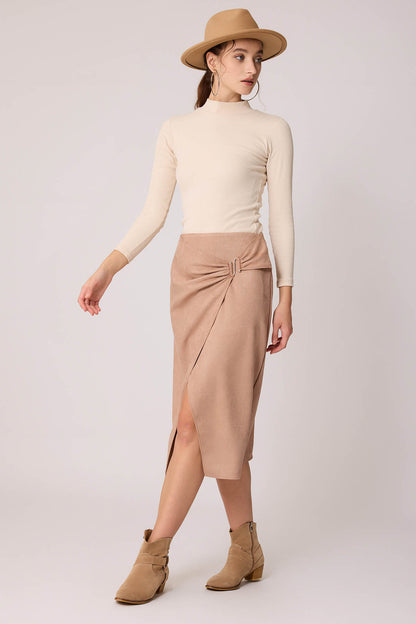 SKIRT WITH FRONT BUCKLE SPLIT