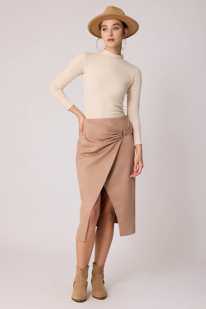 SKIRT WITH FRONT BUCKLE SPLIT