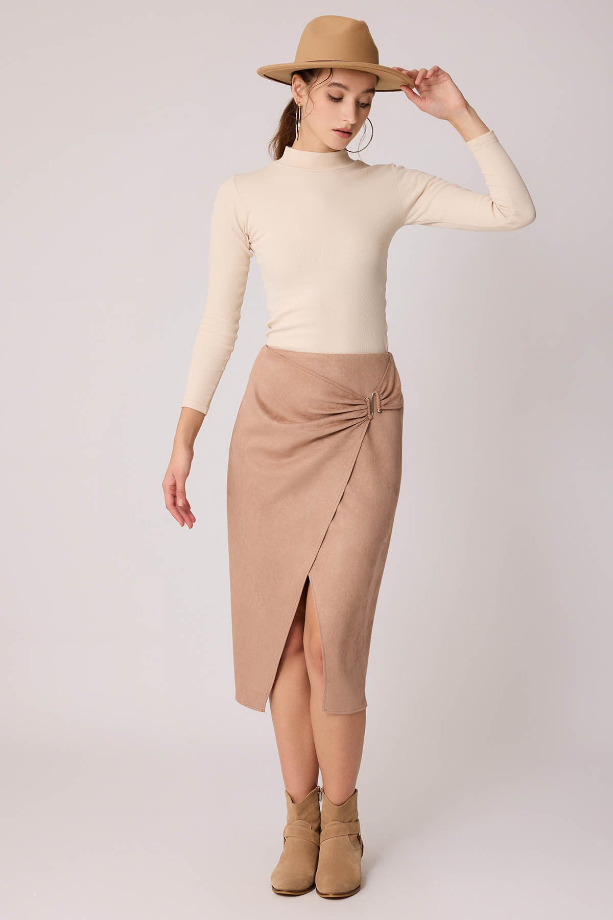 SKIRT WITH FRONT BUCKLE SPLIT