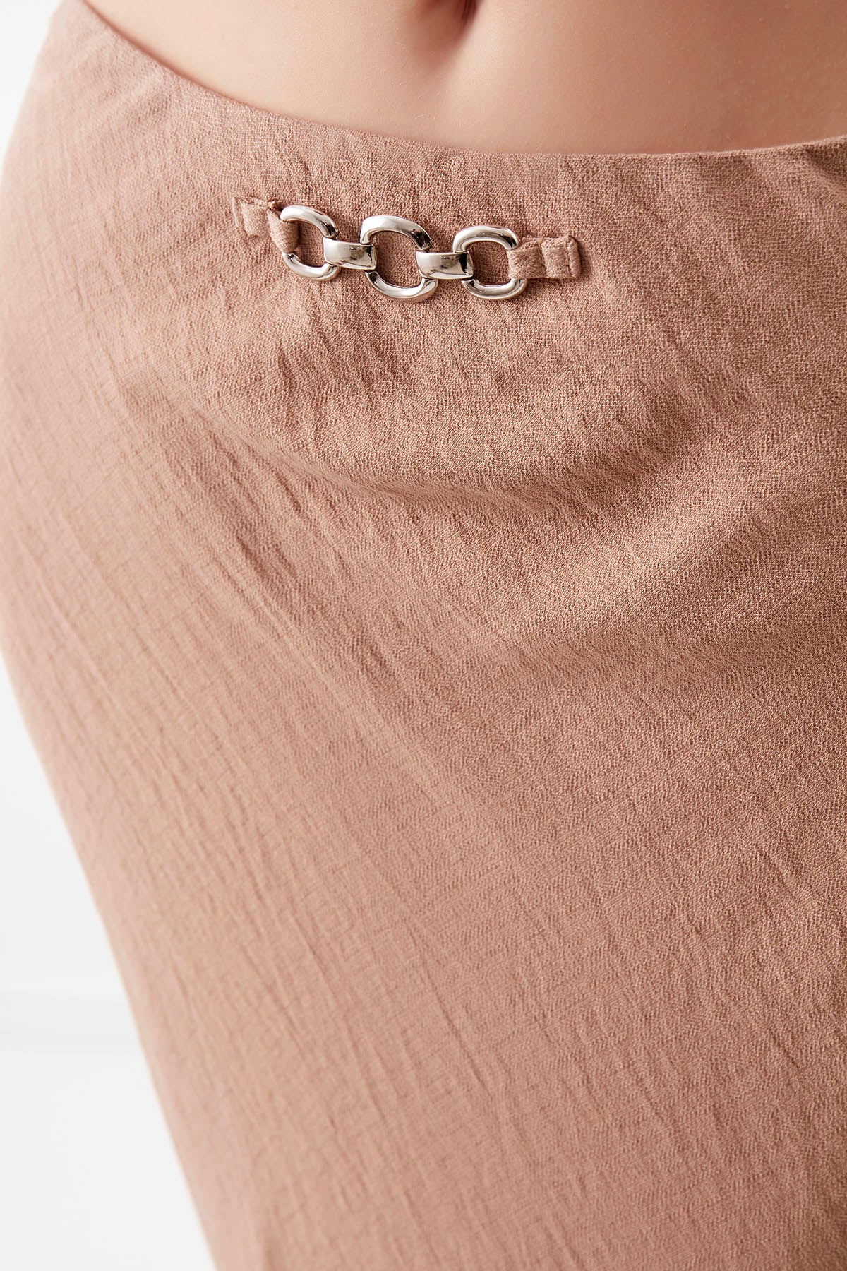 CHAIN DETAILED WAIST MIDI HEIGHT SKIRT FRONT