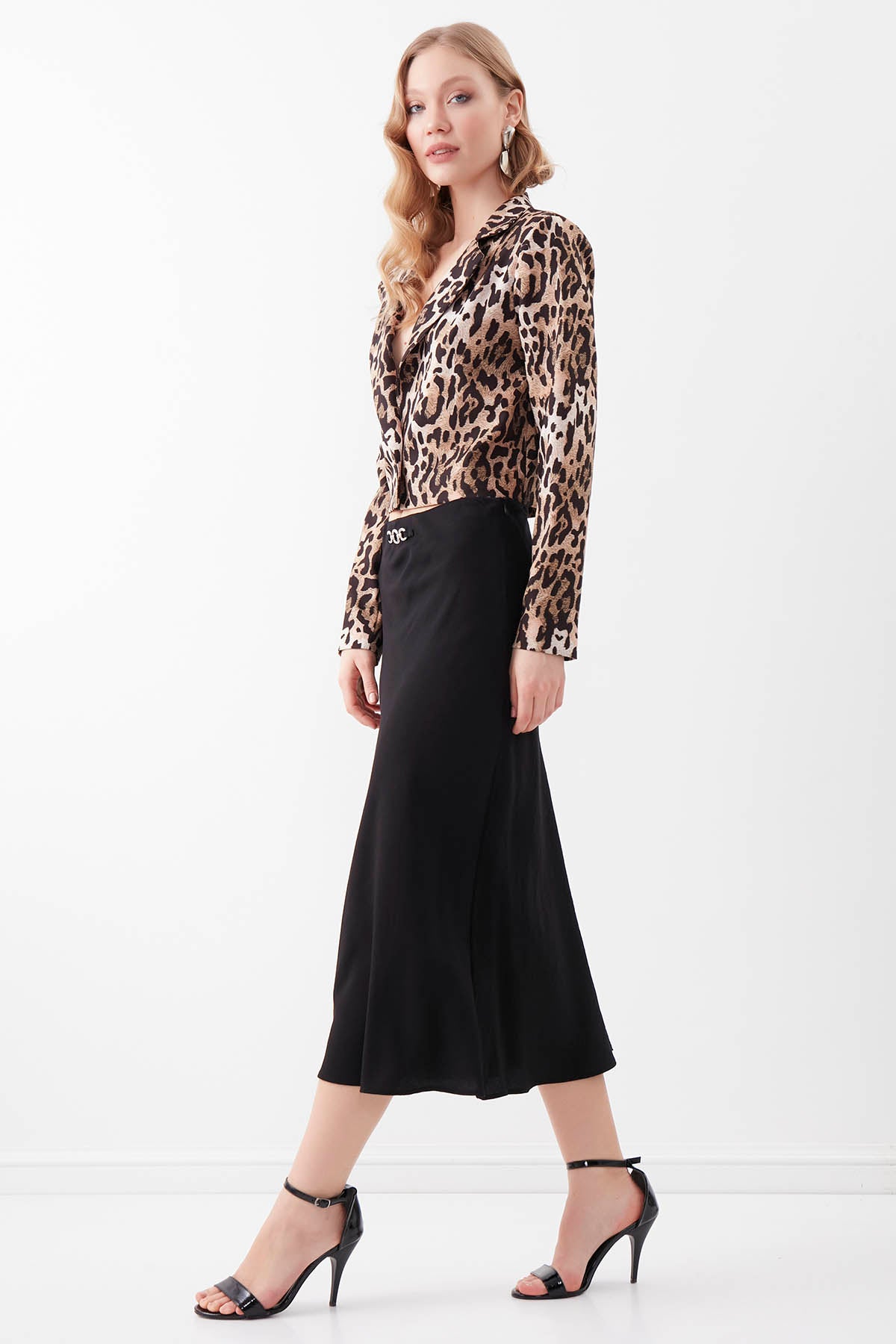 CHAIN DETAILED WAIST MIDI HEIGHT SKIRT FRONT