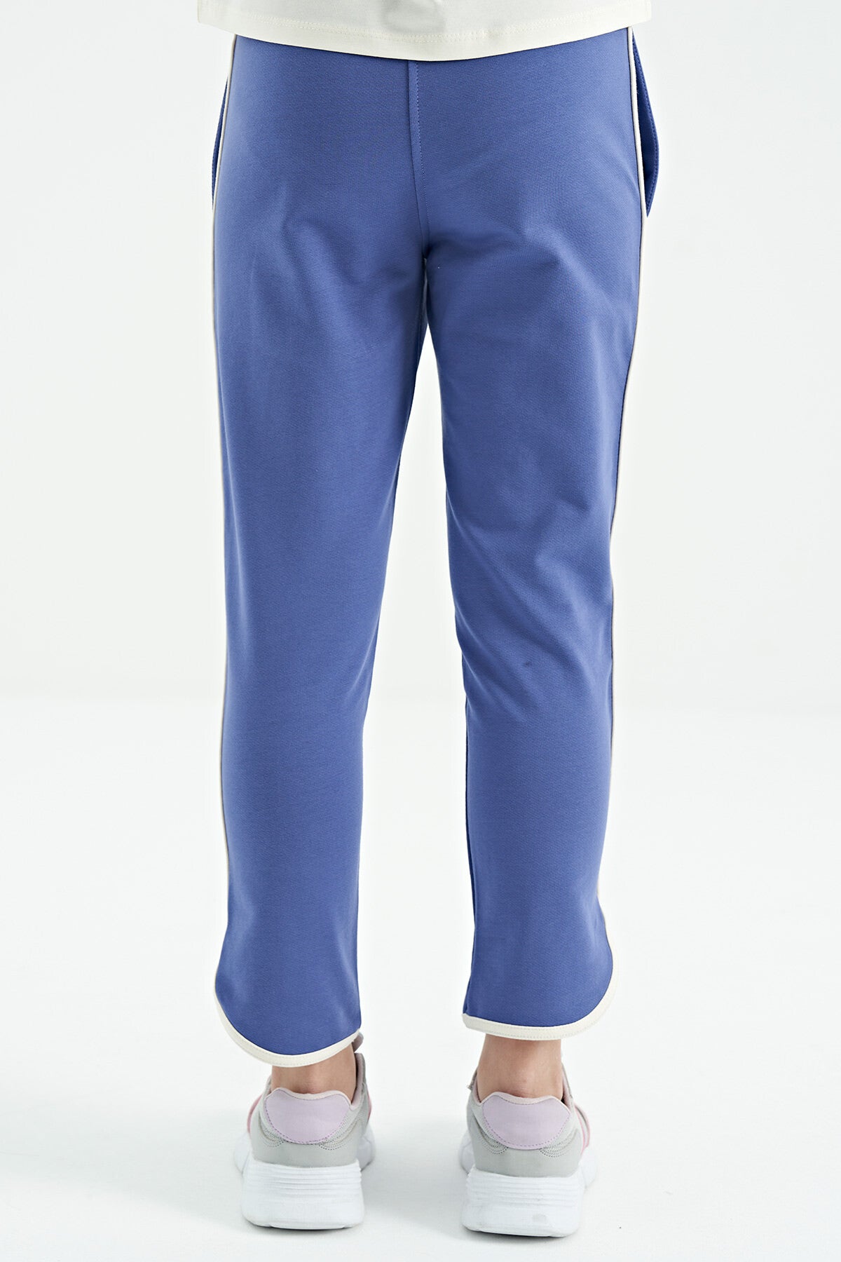 Light Purple Detailed Laced Front Panel Wide-Legged Girls' Tracksuit Bottom - 75124