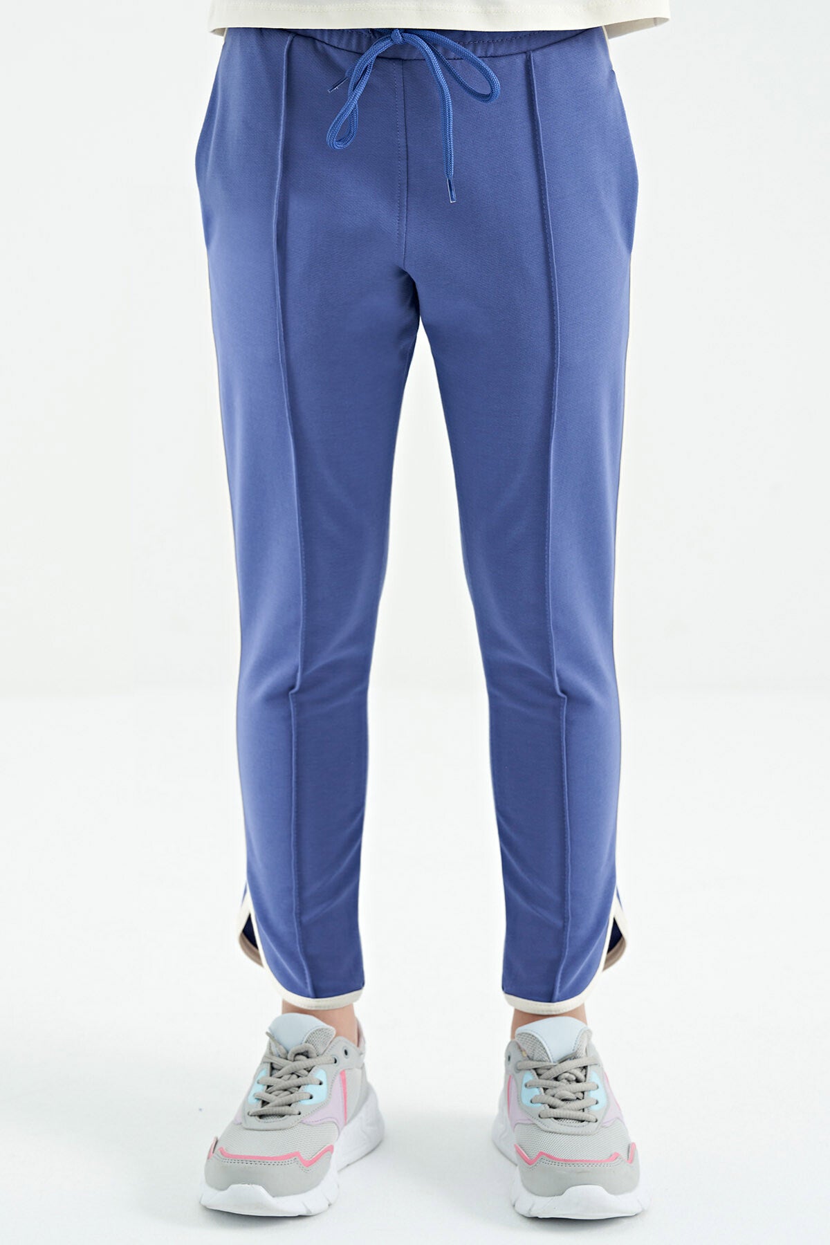 Light Purple Detailed Laced Front Panel Wide-Legged Girls' Tracksuit Bottom - 75124