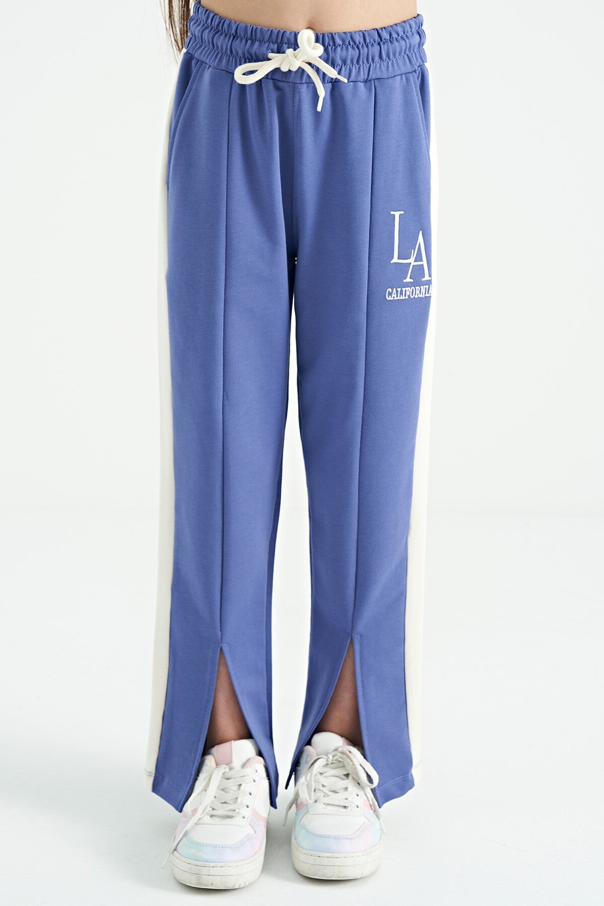 Light Purple Script Embroidered Detailed Laced Relax Fit Girls' Tracksuit Bottom - 75121