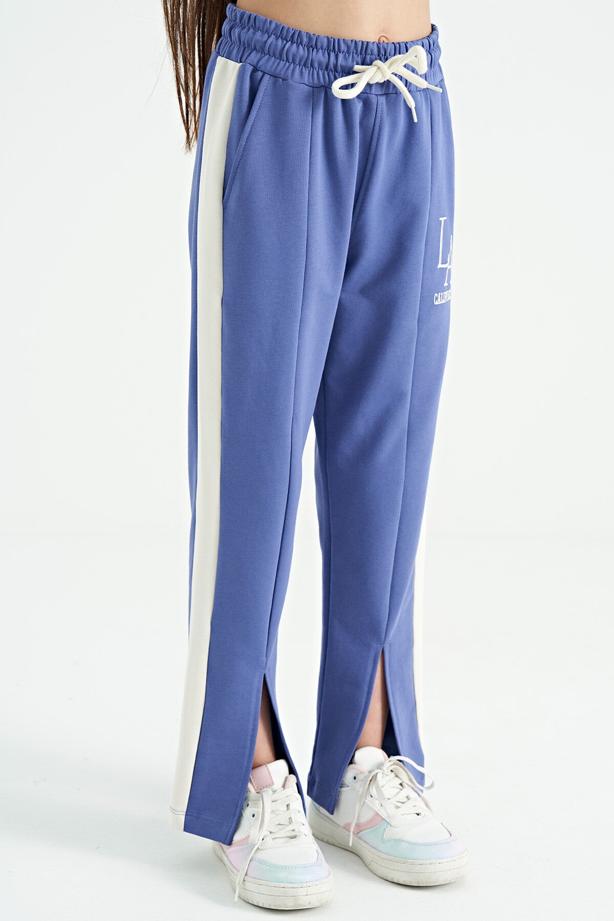 Light Purple Script Embroidered Detailed Laced Relax Fit Girls' Tracksuit Bottom - 75121