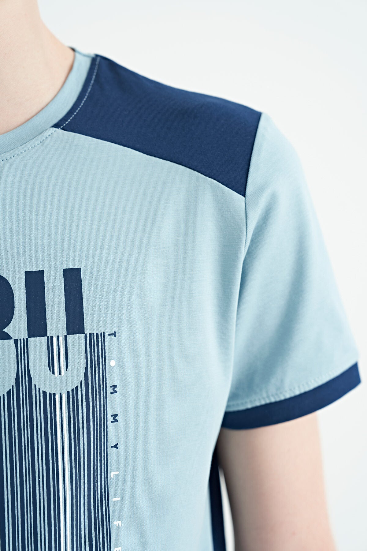 Light Blue Print Detailed O Collar Standard Fit Boys T-Shirt - 11157