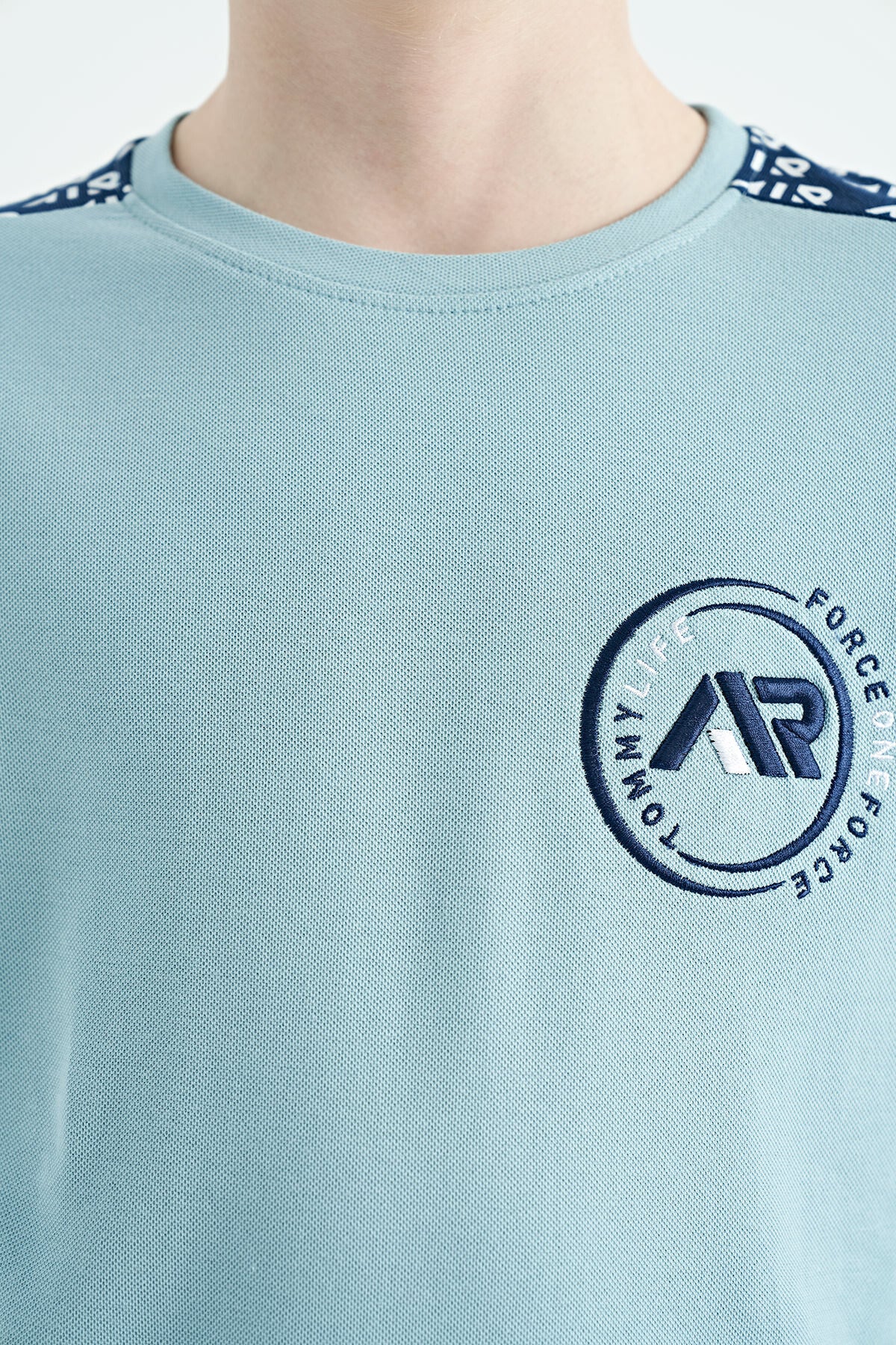 Light Blue Shoulder Print Detailed Standard Fit O Collar Boys T-Shirt - 11121
