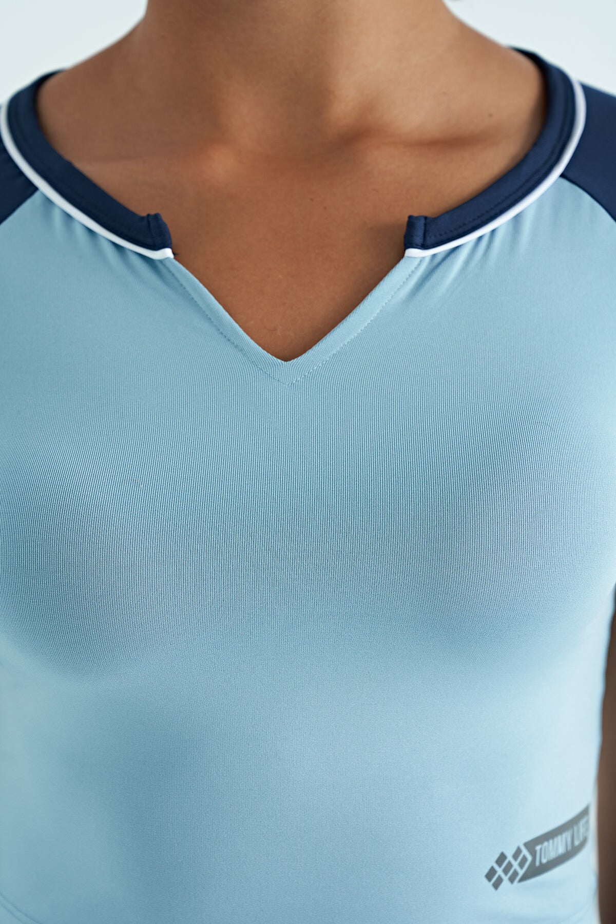 Light Blue Color Block Logo Printed O Collar Slim Fit Women's Crop T-Shirt - 97270
