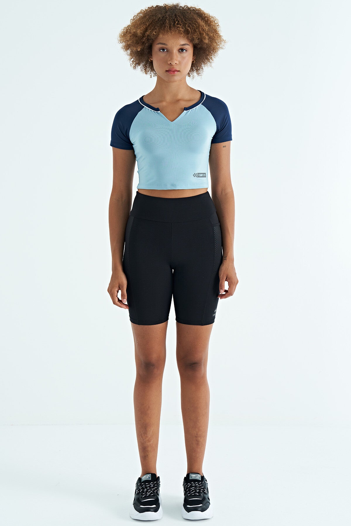 Light Blue Color Block Logo Printed O Collar Slim Fit Women's Crop T-Shirt - 97270