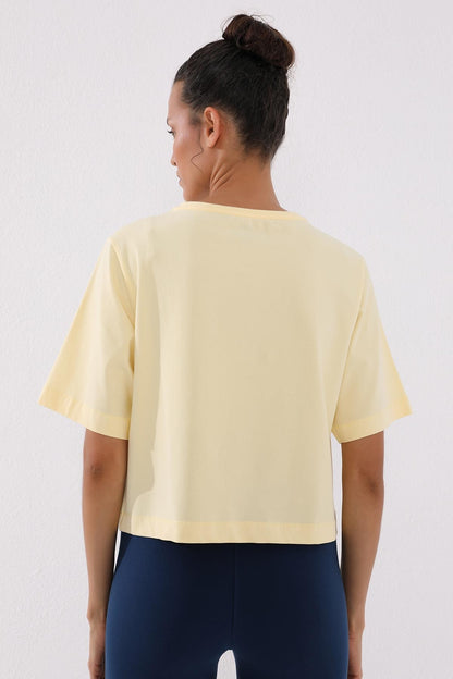 Light Yellow Asymmetric Print O Collar Women's Oversize T-Shirt - 97136