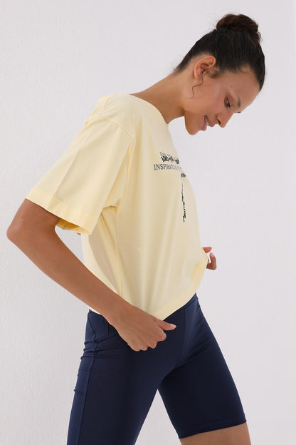 Light Yellow Printed Short O Collar Women's Oversize T-Shirt - 97135