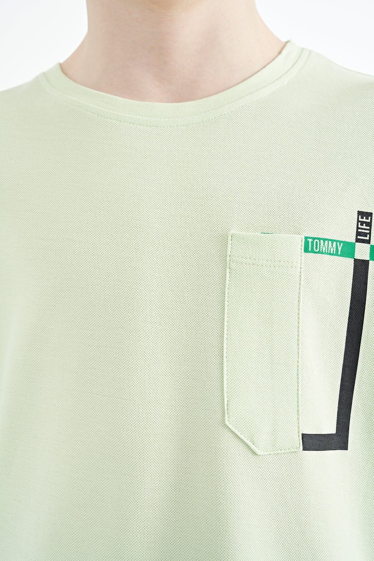 Light Green Pocket Detailed O Collar Standard Fit Boys T-Shirt - 11120