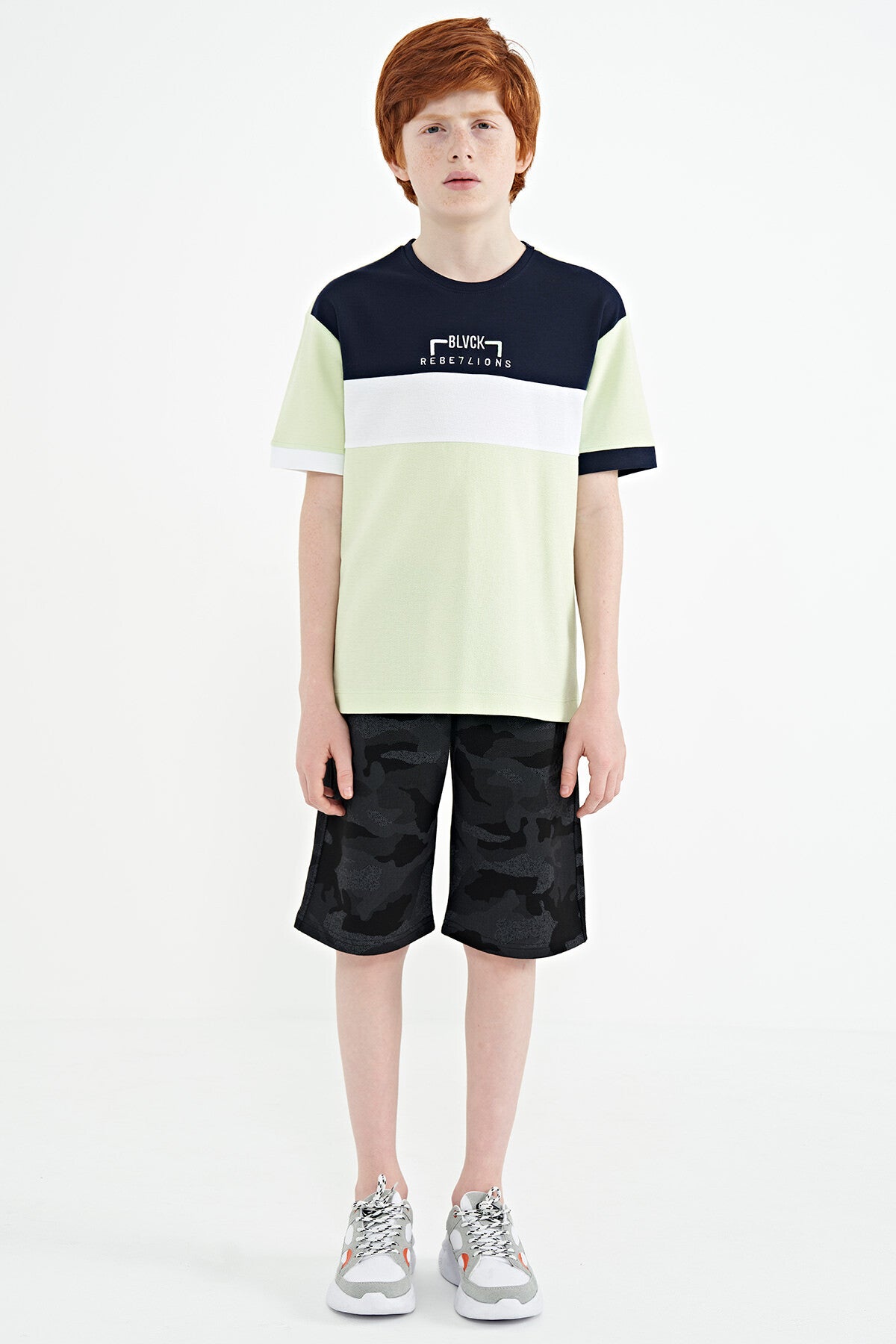 Light Green Color Gradient Embroidered Oversize Boys' T-Shirt - 11159