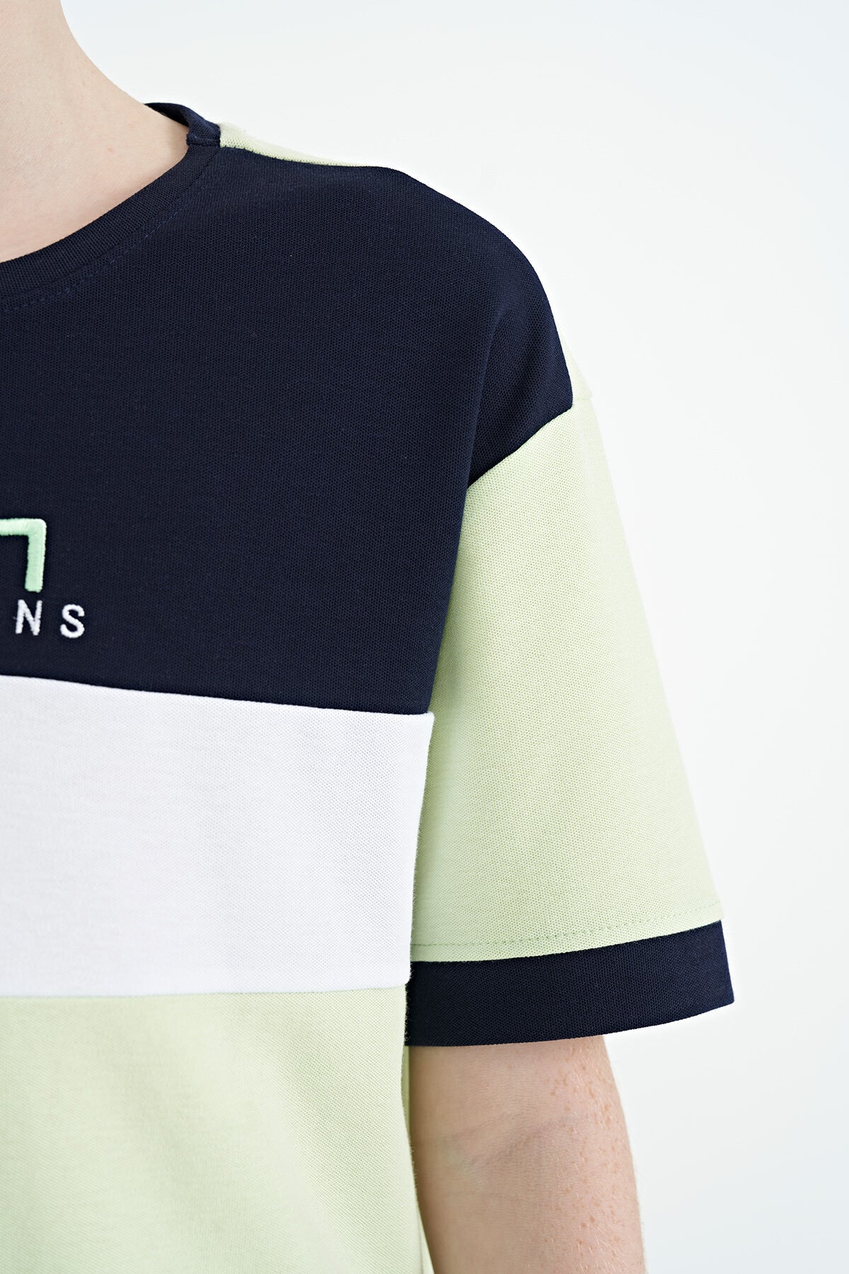 Light Green Color Gradient Embroidered Oversize Boys' T-Shirt - 11159