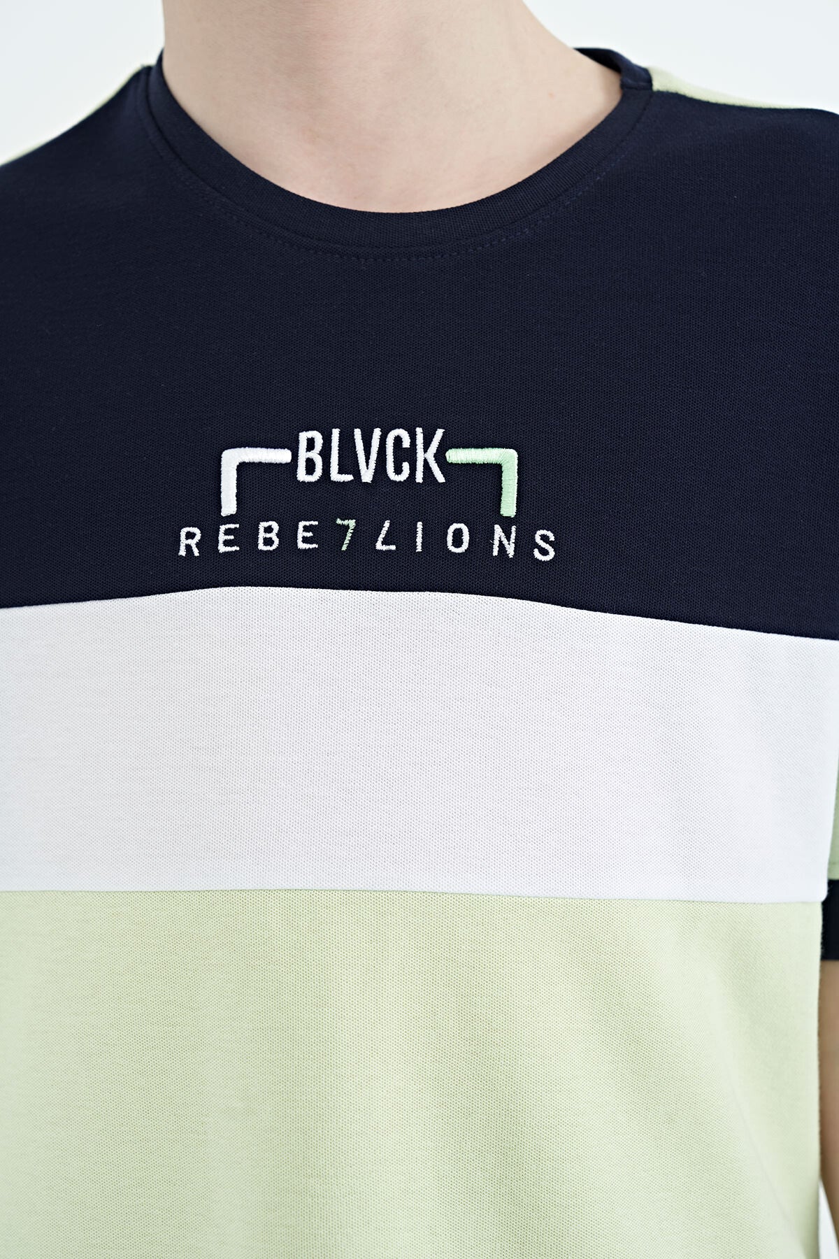 Light Green Color Gradient Embroidered Oversize Boys' T-Shirt - 11159