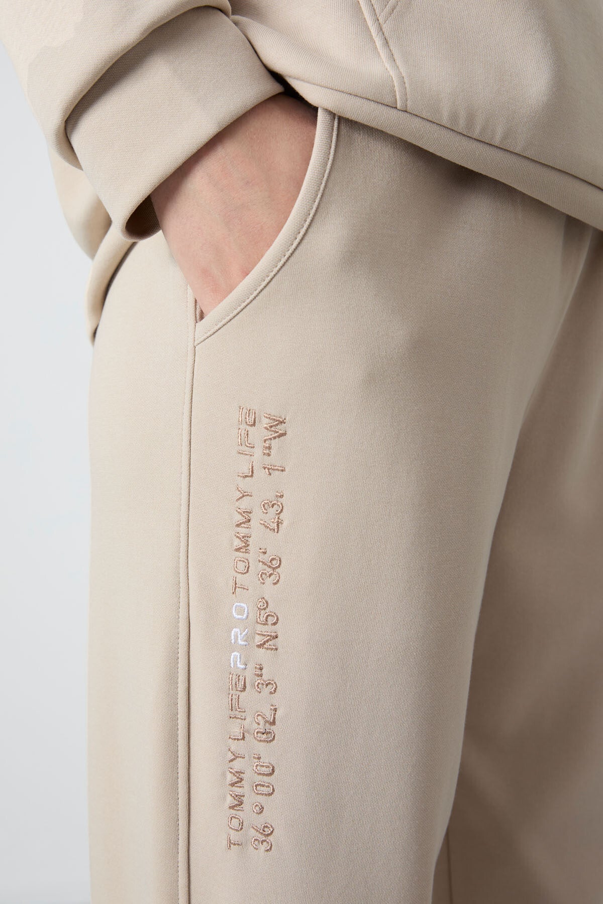 Oversize Hooded Kangaroo Pocket Elastic Cuff Women's Tracksuit Set - 95288