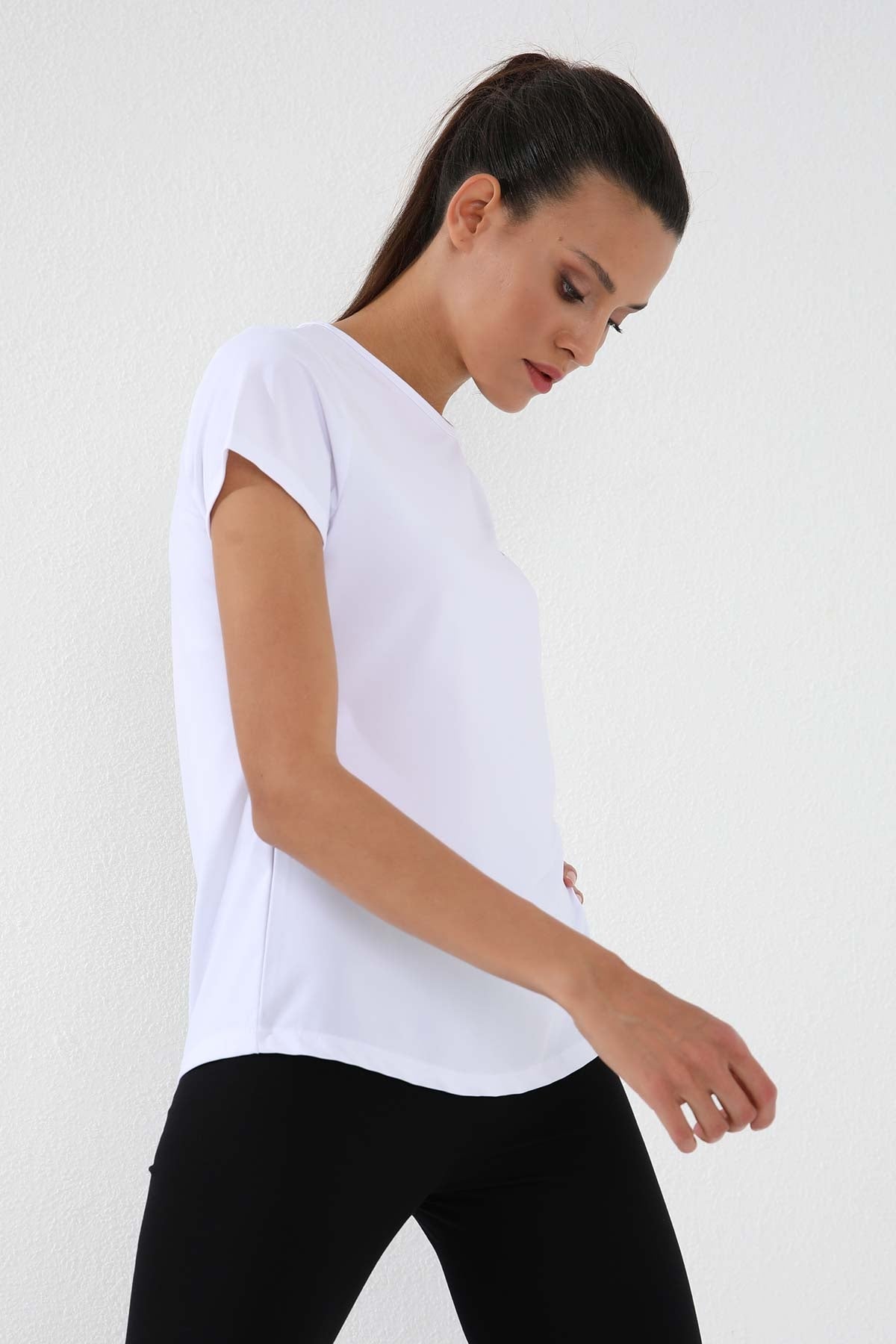 White Basic Short Sleeve Standard Fit O Collar Women's T-Shirt - 97144