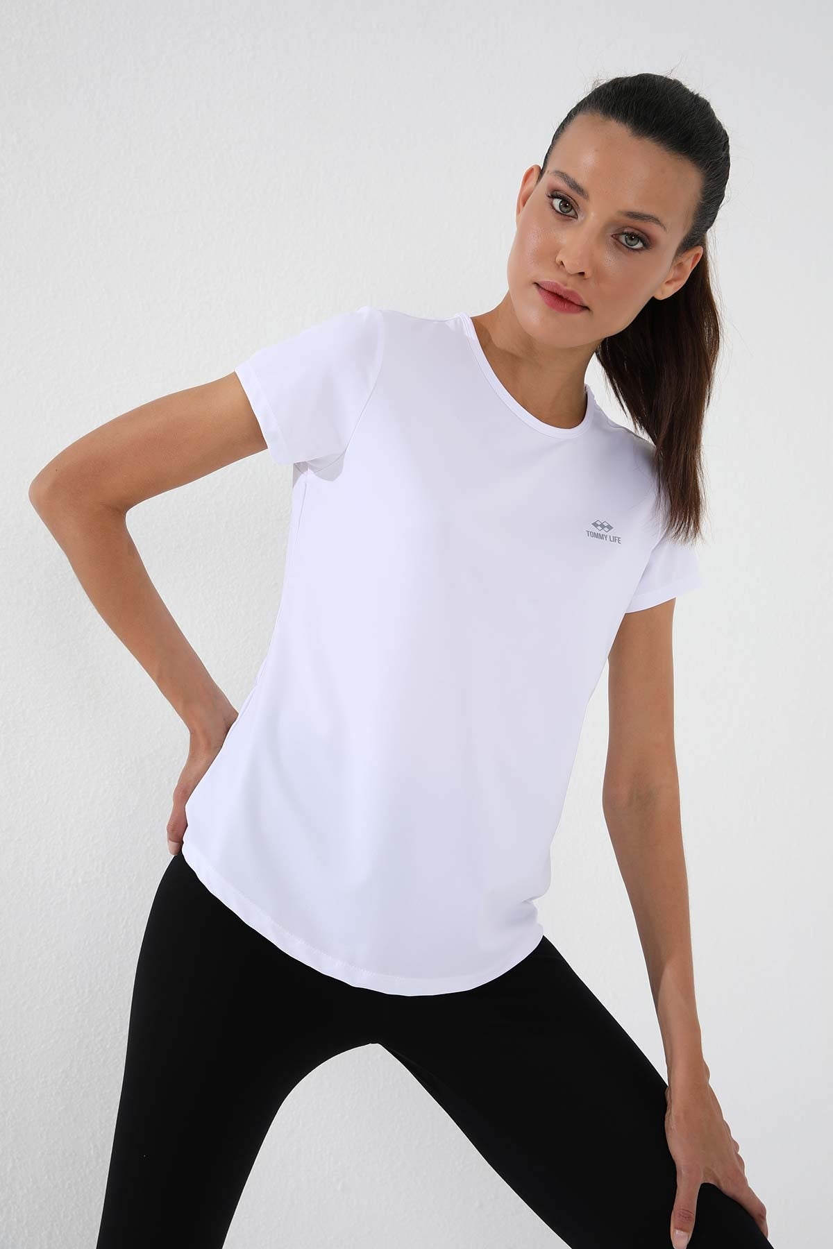 White Basic Short Sleeve Standard Fit O Collar Women's T-Shirt - 97144