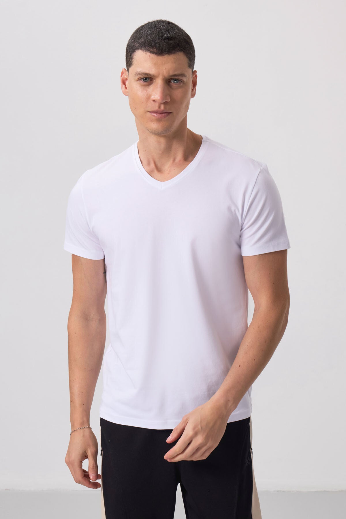 White Basic Short Sleeve Regular Fit V Neck Men's T-Shirt - 87912