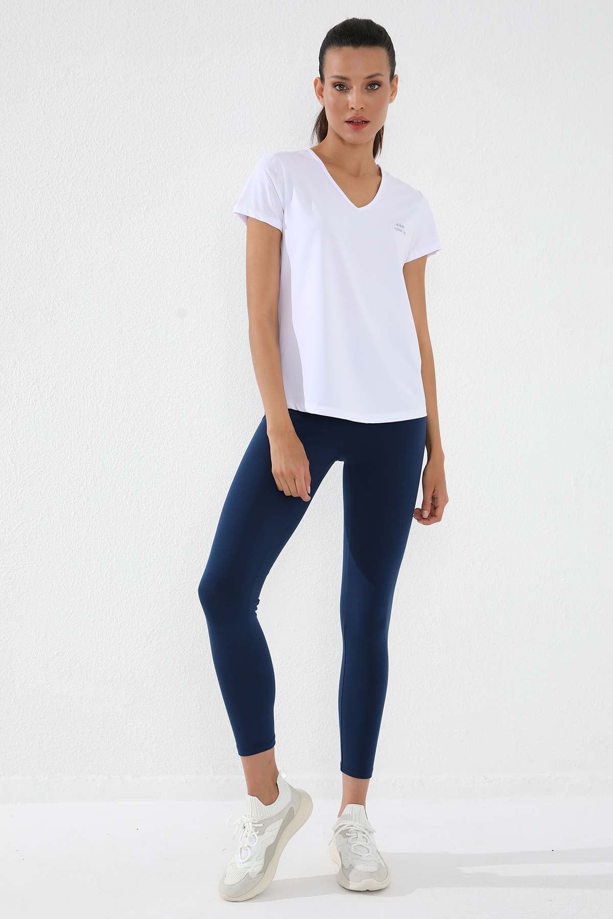 White Basic Short Sleeve Standard Fit V Neck Women's T-Shirt - 97145