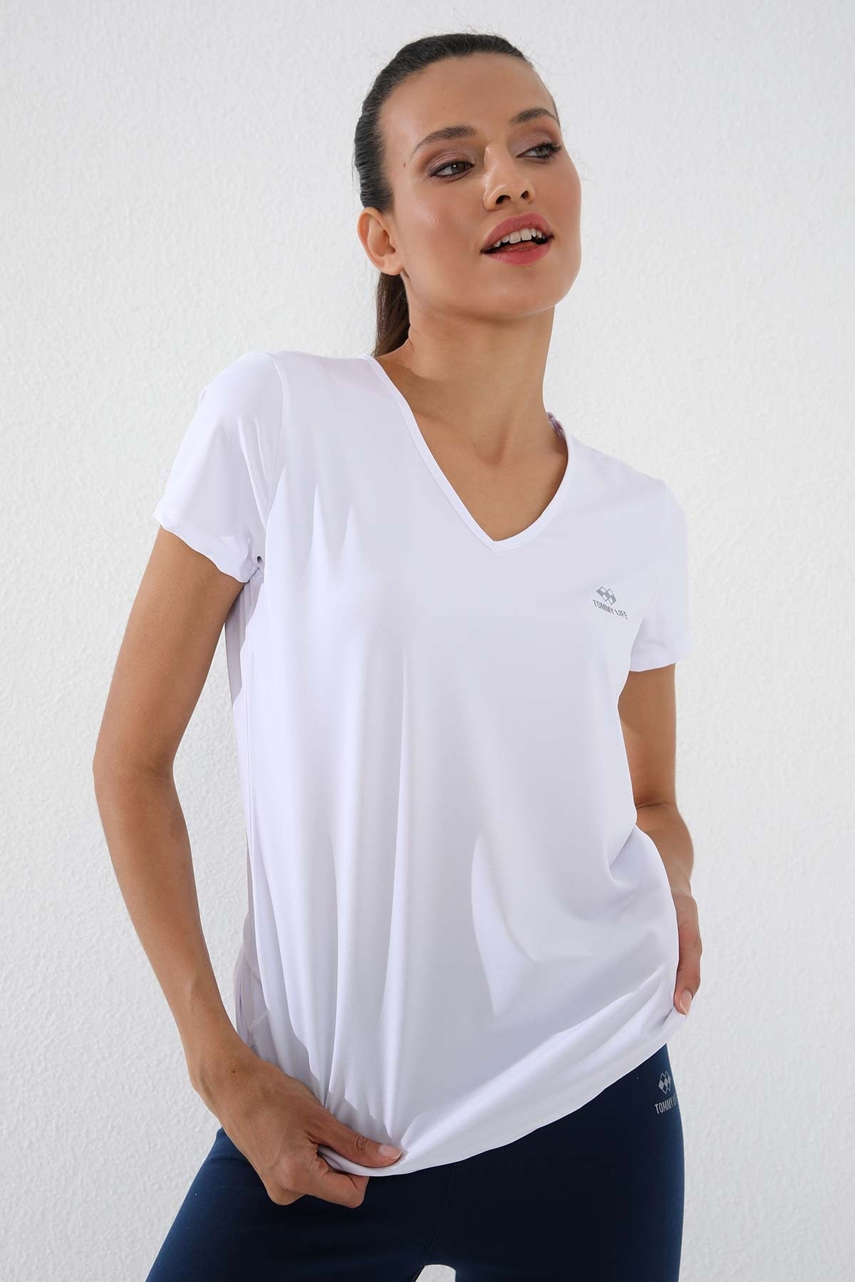 White Basic Short Sleeve Standard Fit V Neck Women's T-Shirt - 97145
