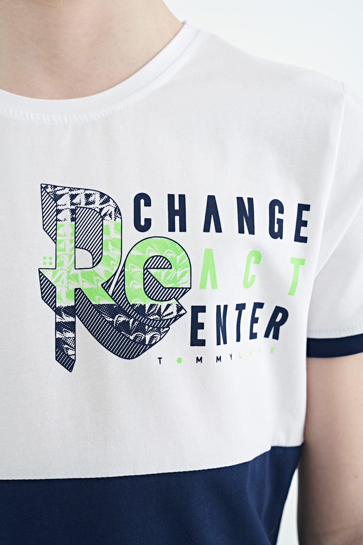 White Print Detailed Color Block Standard Fit O Collar Boys T-Shirt - 11107