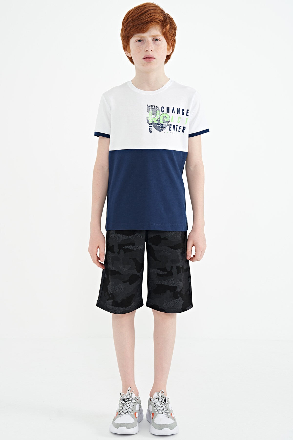 White Print Detailed Color Block Standard Fit O Collar Boys T-Shirt - 11107