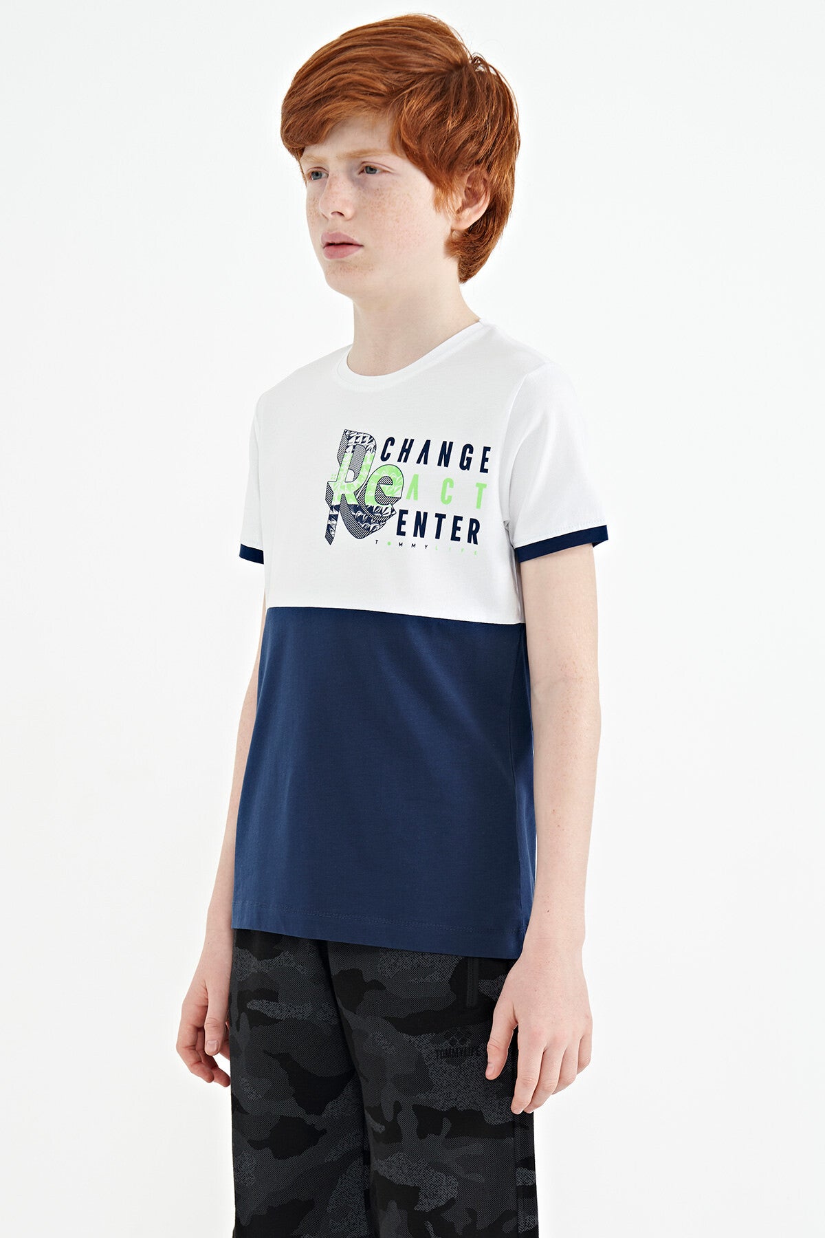 White Print Detailed Color Block Standard Fit O Collar Boys T-Shirt - 11107