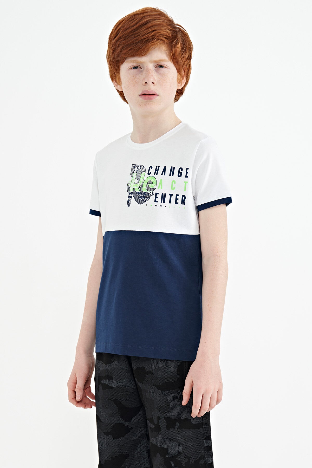 White Print Detailed Color Block Standard Fit O Collar Boys T-Shirt - 11107