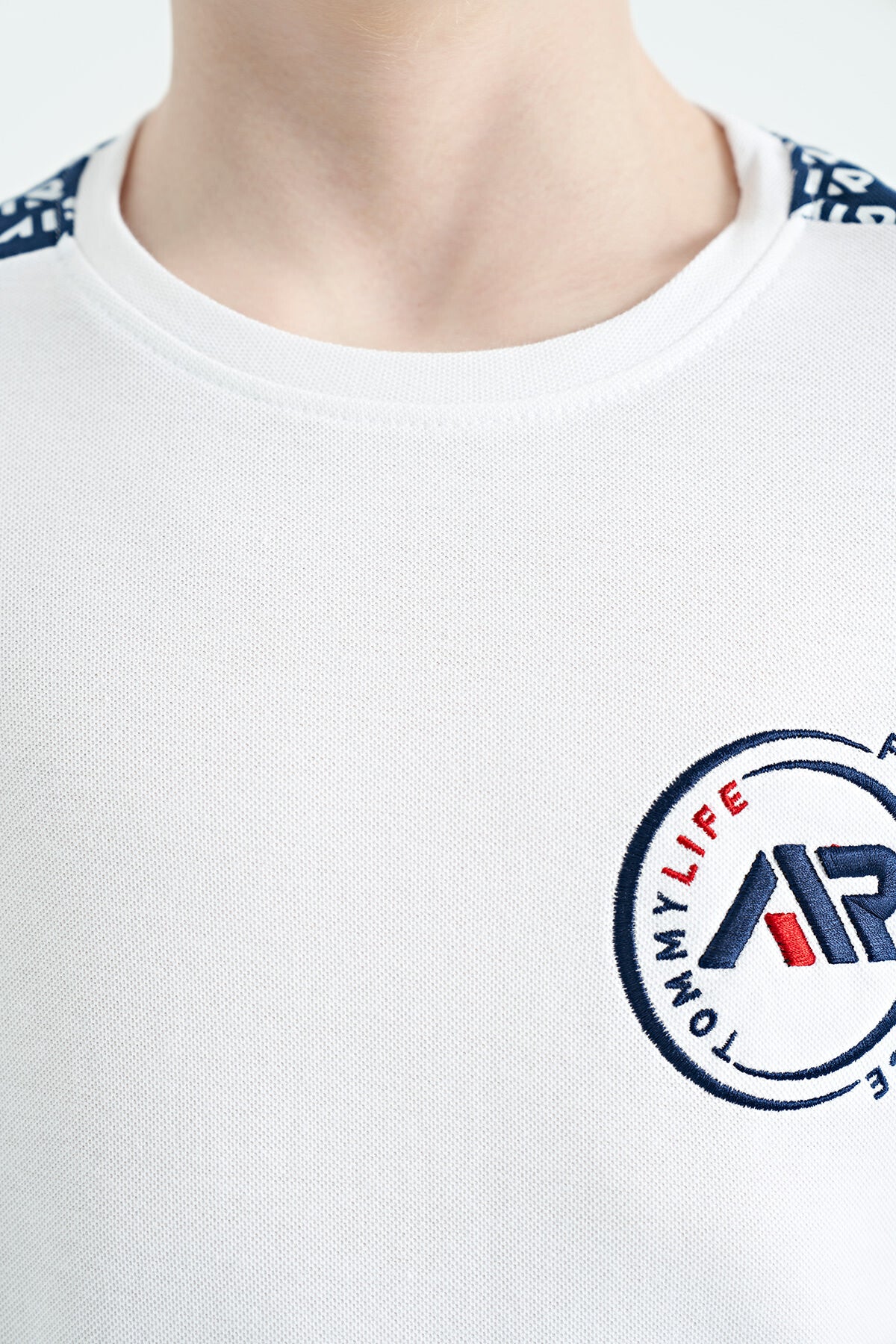 White Shoulder Print Detailed Standard Fit O Collar Boys' T-Shirt - 11121