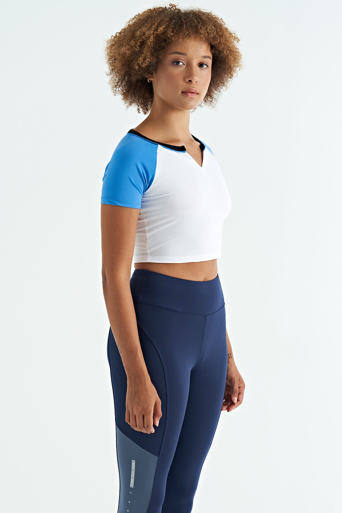 White Color Block Logo Printed O Neck Slim Fit Women's Crop T-Shirt - 97270