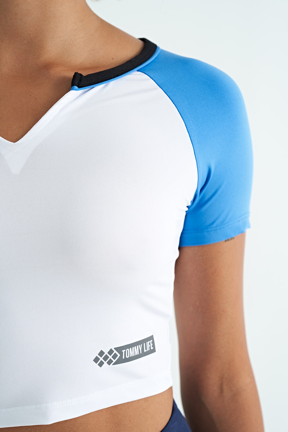 White Color Block Logo Printed O Neck Slim Fit Women's Crop T-Shirt - 97270
