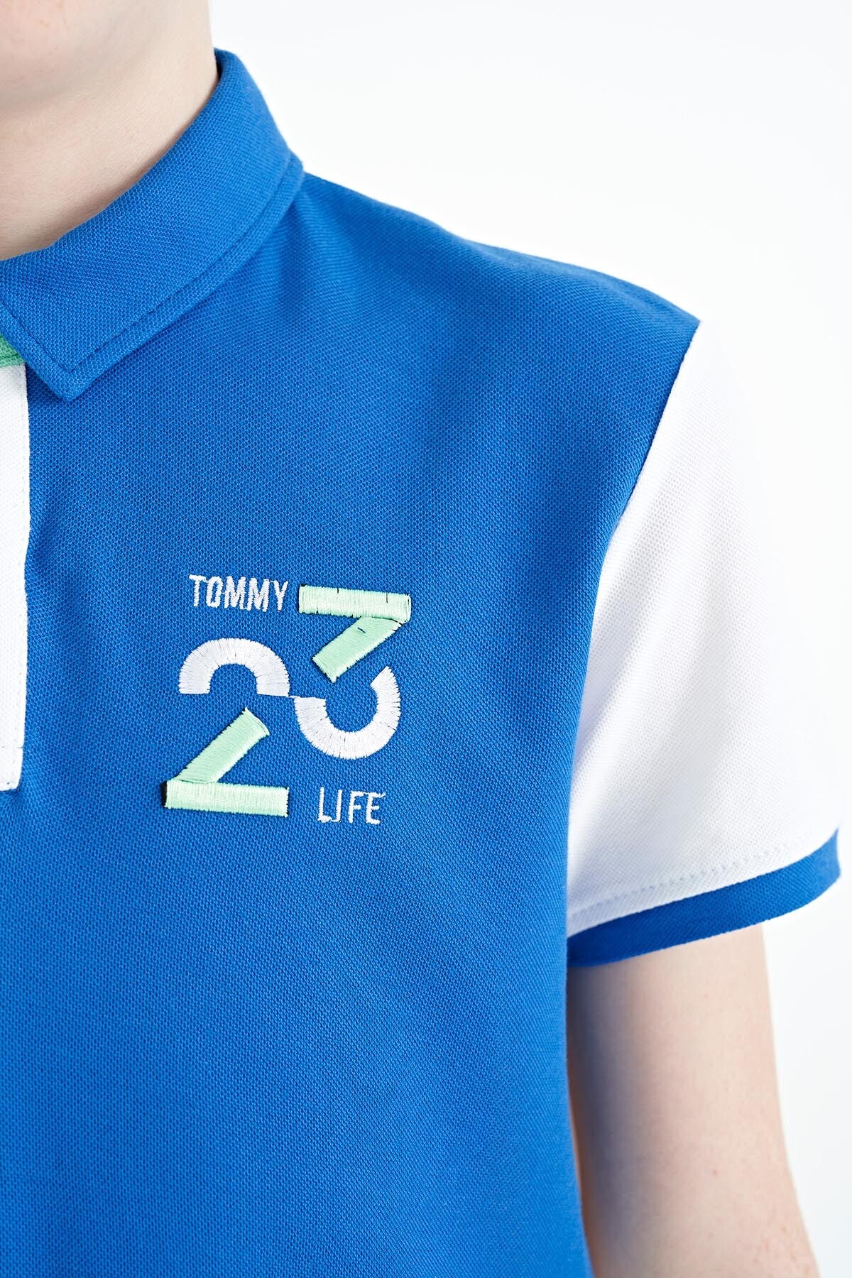 White Color Block Embroidered Detailed Standard Fit Polo Collar Boys T-Shirt - 11108
