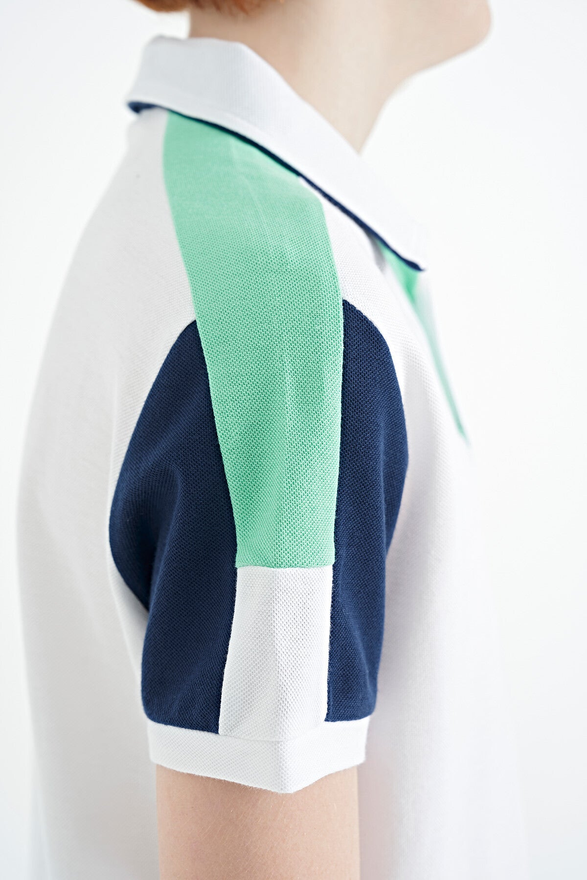 White Color Blocked Shoulder Trim Detailed Standard Fit Boys T-Shirt - 11155