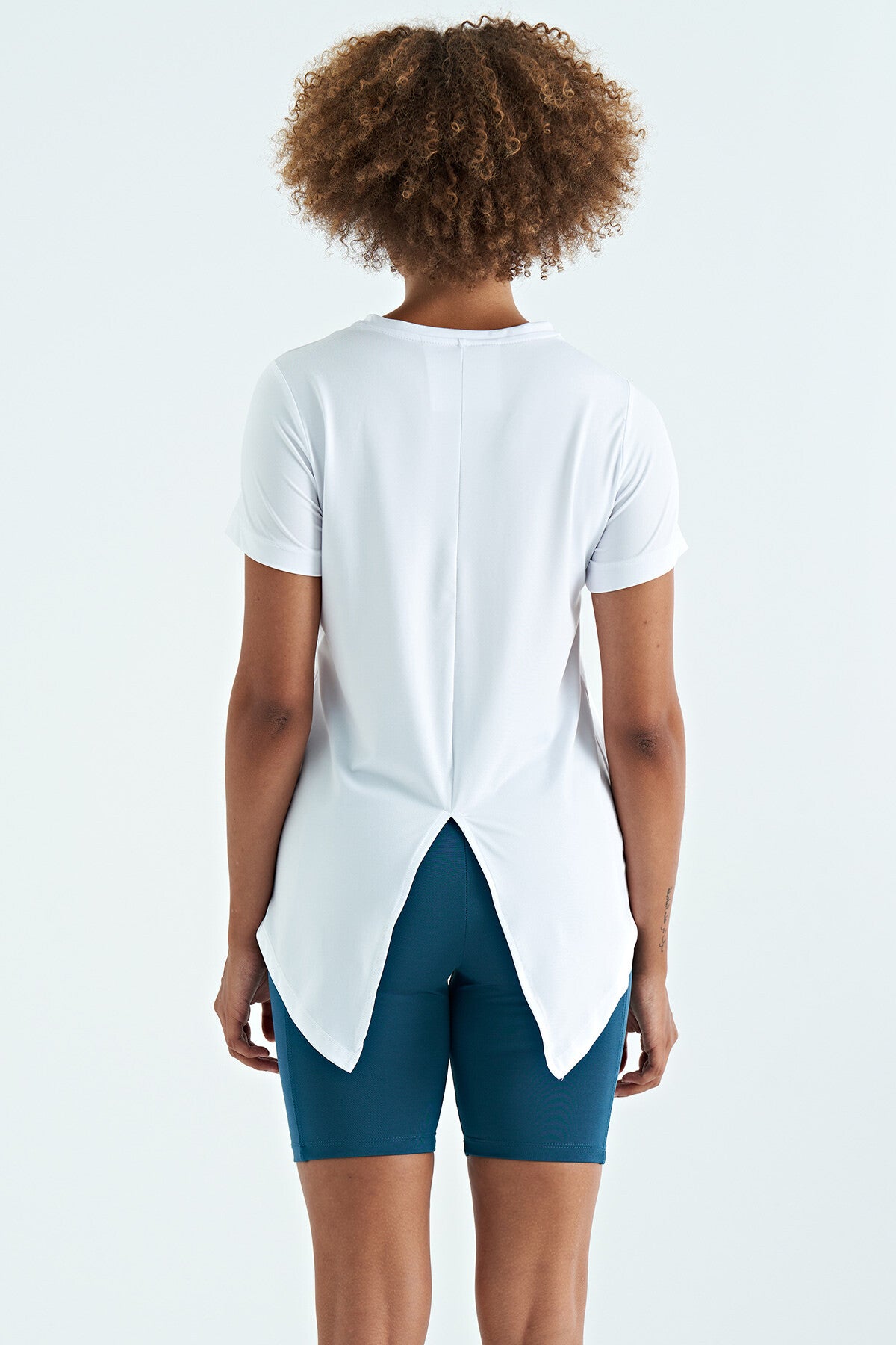 White Back Slit Detailed O Collar Short Sleeve Standard Fit Women's T-Shirt - 97267