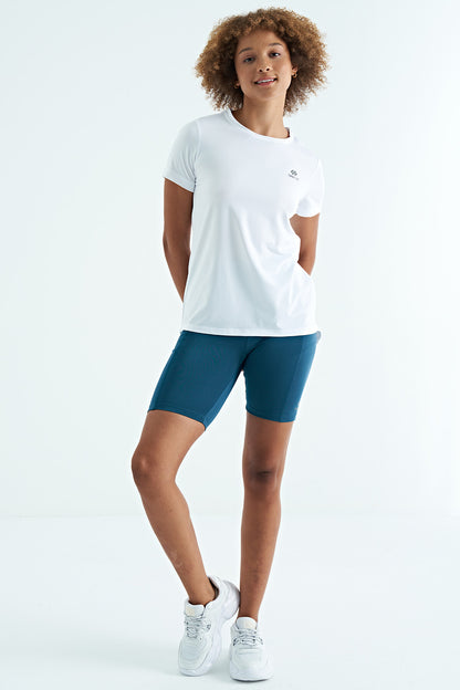 White Back Slit Detailed O Collar Short Sleeve Standard Fit Women's T-Shirt - 97267