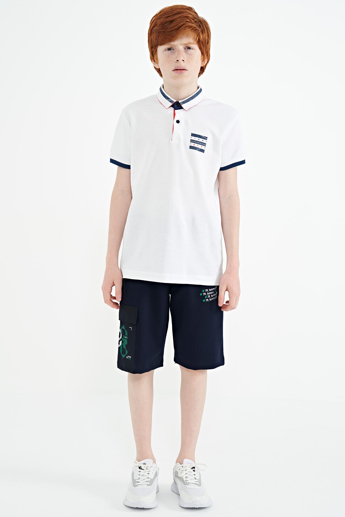White Collar Color Block Print Detailed Standard Cut Boys T-Shirt - 11111