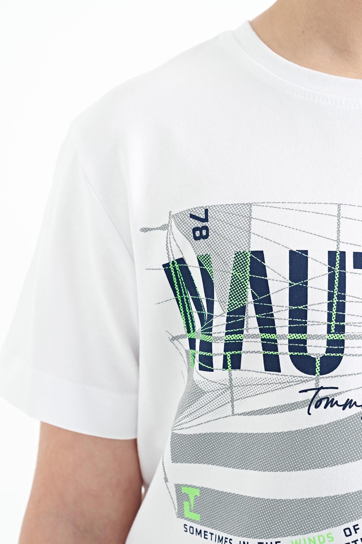 White Print Lettering O Collar Standard Fit Men's Boys T-Shirt - 11100