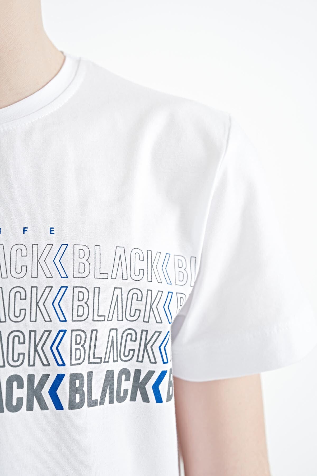 White Print Letter O Collar Standard Fit Boys T-Shirt - 11149