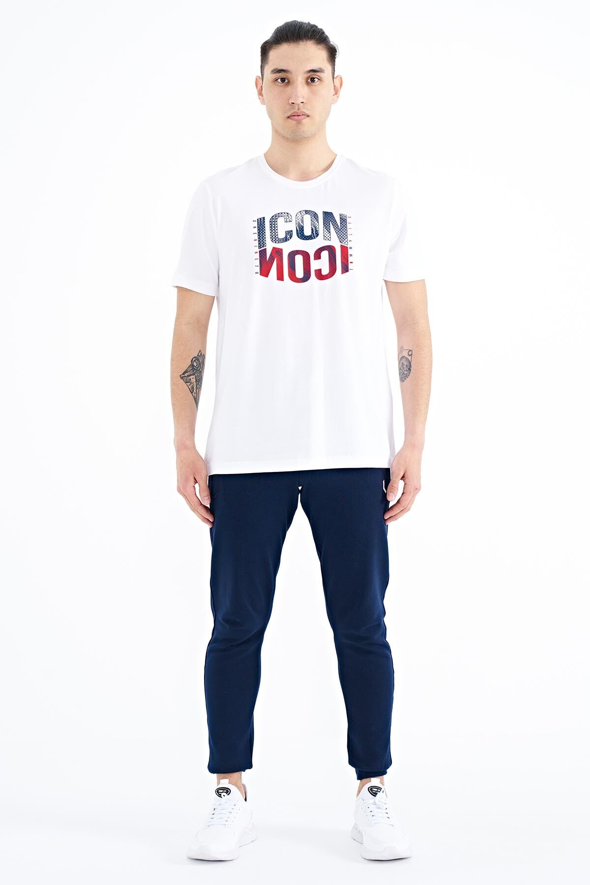 White Print Letter O Collar Standard Fit Men's T-Shirt - 88174