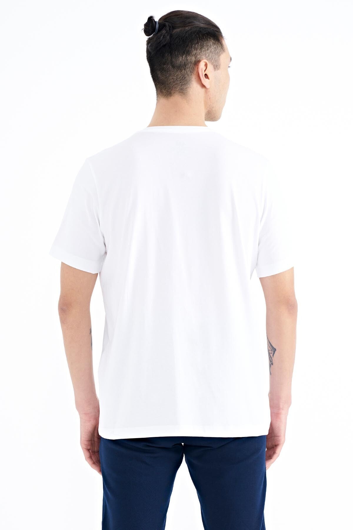 White Print Letter O Collar Standard Fit Men's T-Shirt - 88174