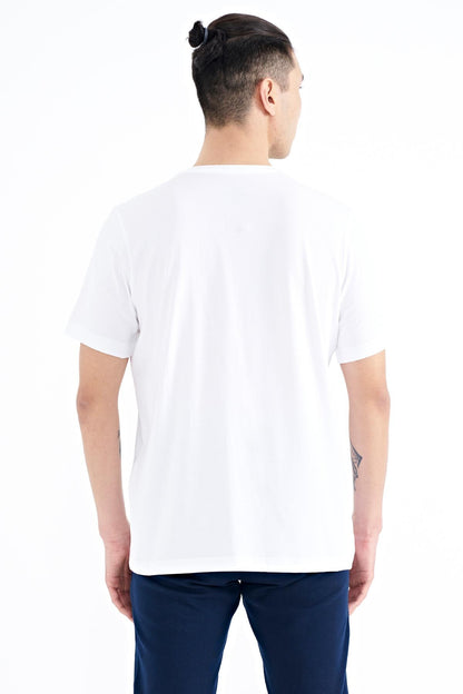 White Print Letter O Collar Standard Fit Men's T-Shirt - 88174