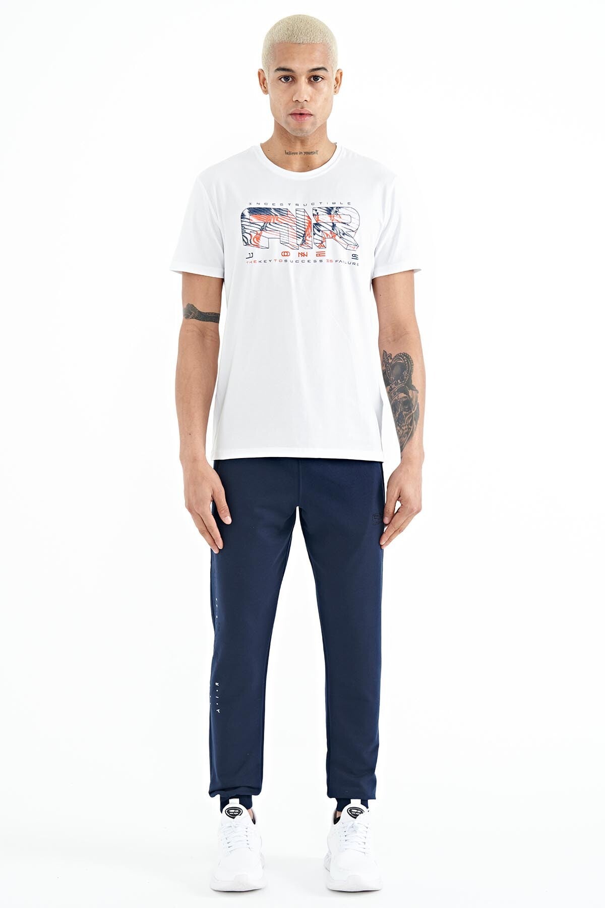 Oscar White Standard Fit Men's T-Shirt - 88226