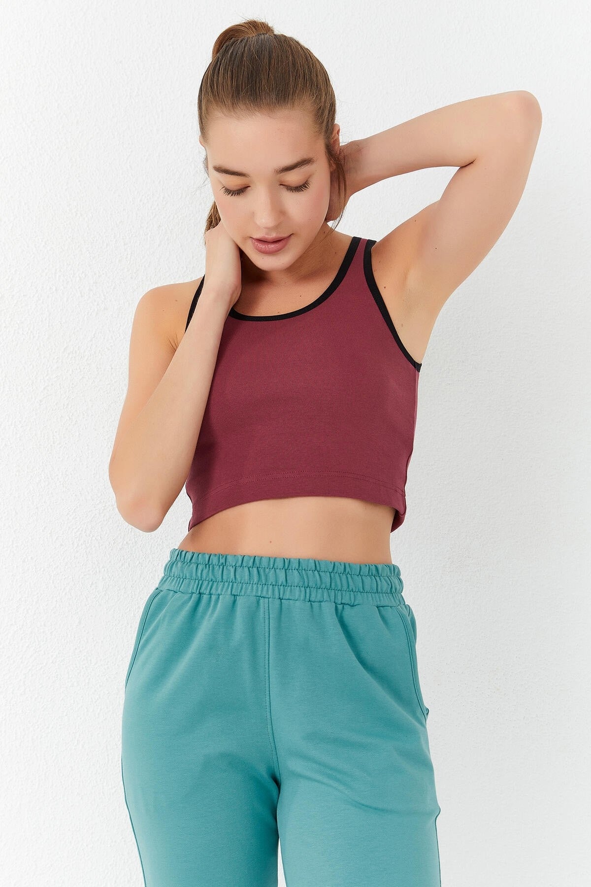 Basic Zero Sleeve Tight Fit U Collar Women's Crop Top Singlet - 97162