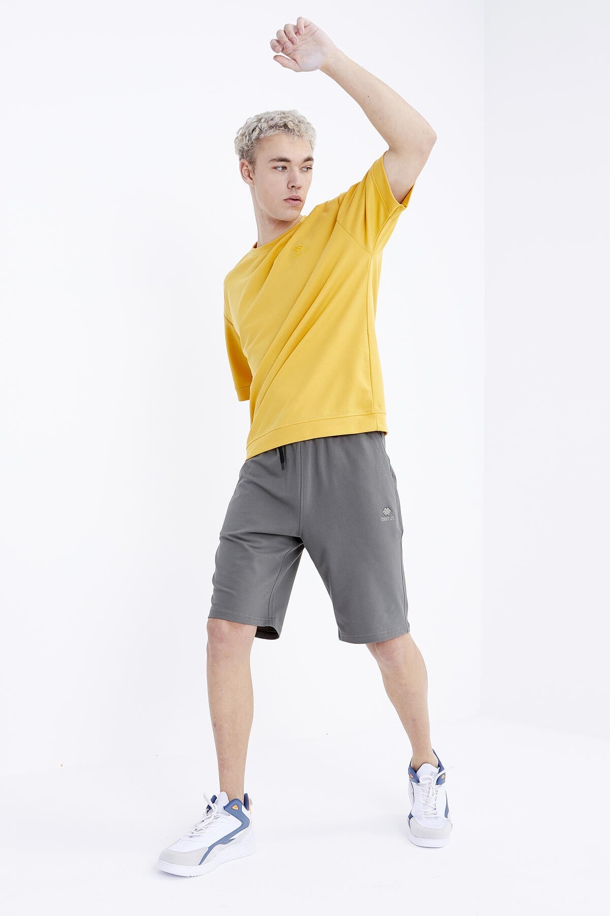 Laced Standard Cut Basic Men's Shorts - 81212