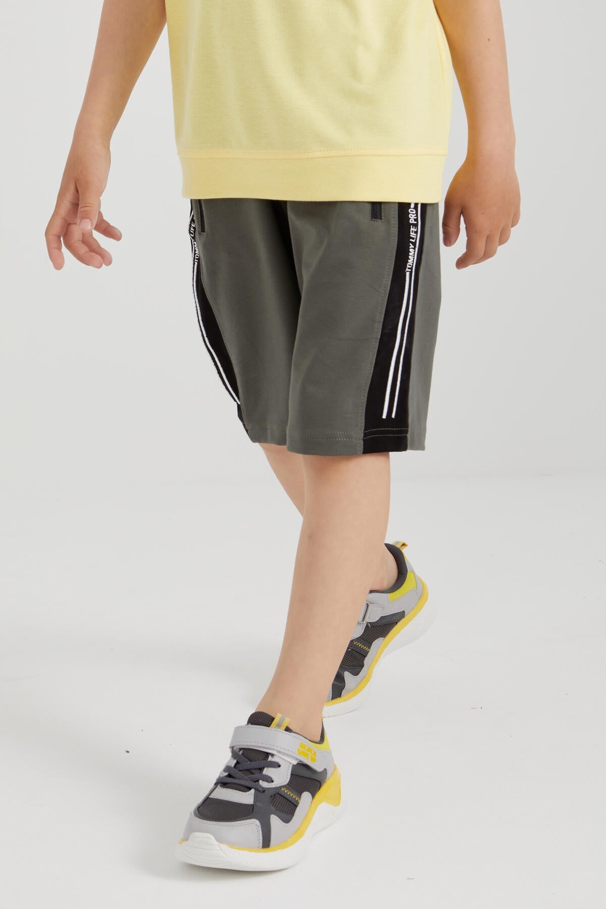 Zippered Pocket Laced Standard Fit Boys Shorts - 10885
